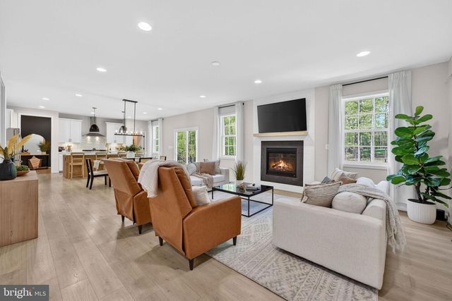 15055 FALLEN OAKS PL, Gainesville, VA 20155