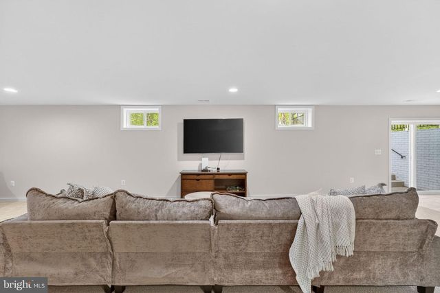 15055 FALLEN OAKS PL, Gainesville, VA 20155