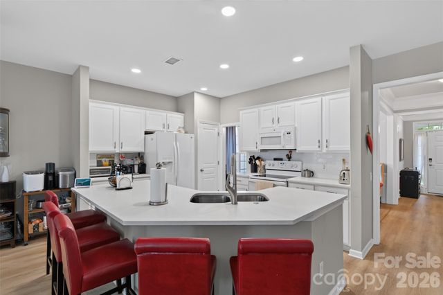 9114 Beaver Brook Way, Charlotte, NC 28277