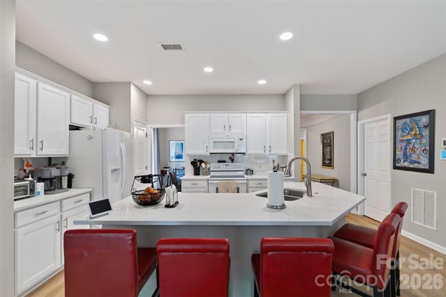 9114 Beaver Brook Way, Charlotte, NC 28277