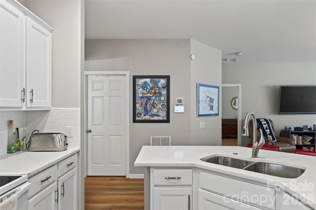9114 Beaver Brook Way, Charlotte, NC 28277