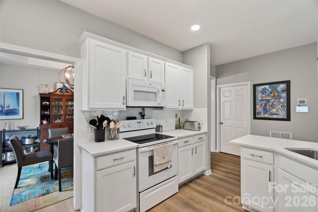 9114 Beaver Brook Way, Charlotte, NC 28277