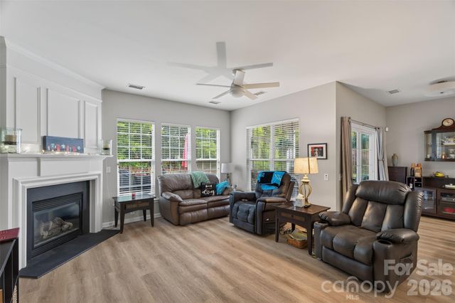 9114 Beaver Brook Way, Charlotte, NC 28277