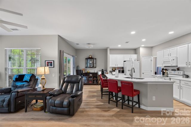 9114 Beaver Brook Way, Charlotte, NC 28277