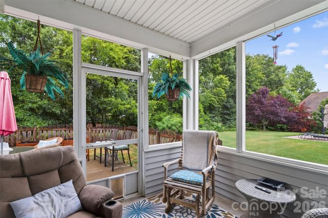 9114 Beaver Brook Way, Charlotte, NC 28277
