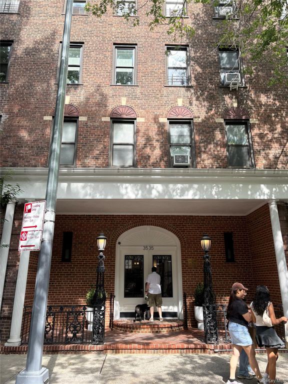 35-35 75th Street 105, Jackson Heights, NY 11372