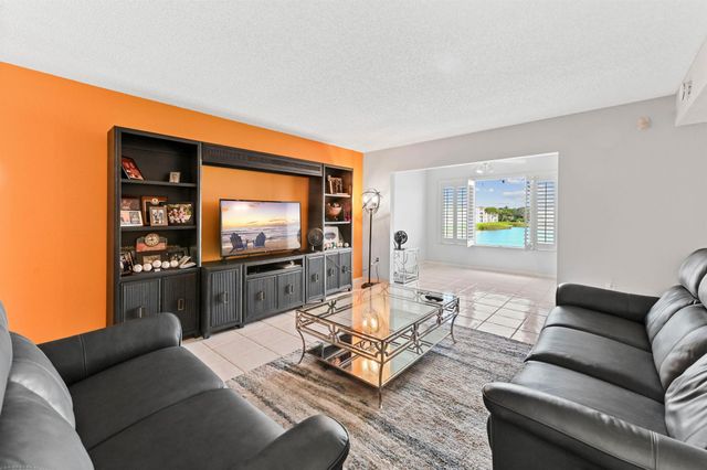 14096 Huntington Pointe Drive 305, Delray Beach, FL 33484