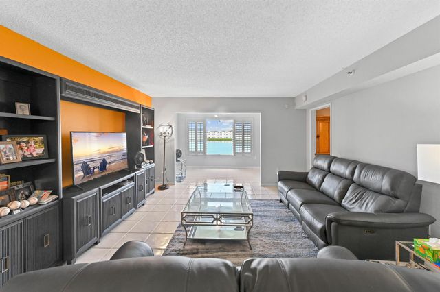 14096 Huntington Pointe Drive 305, Delray Beach, FL 33484