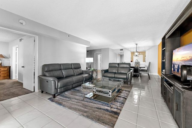 14096 Huntington Pointe Drive 305, Delray Beach, FL 33484