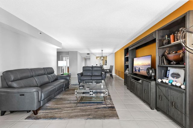 14096 Huntington Pointe Drive 305, Delray Beach, FL 33484