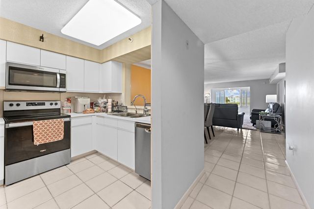 14096 Huntington Pointe Drive 305, Delray Beach, FL 33484