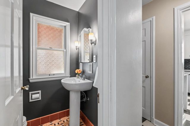 2417 N 96th STREET, Wauwatosa, WI 53226