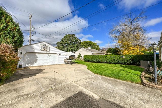 2417 N 96th STREET, Wauwatosa, WI 53226