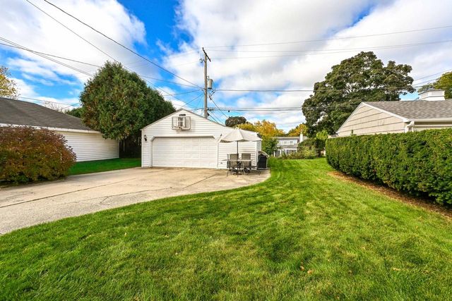 2417 N 96th STREET, Wauwatosa, WI 53226