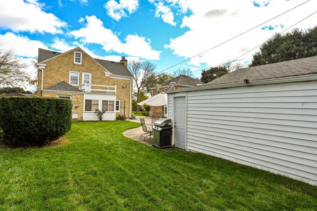 2417 N 96th STREET, Wauwatosa, WI 53226