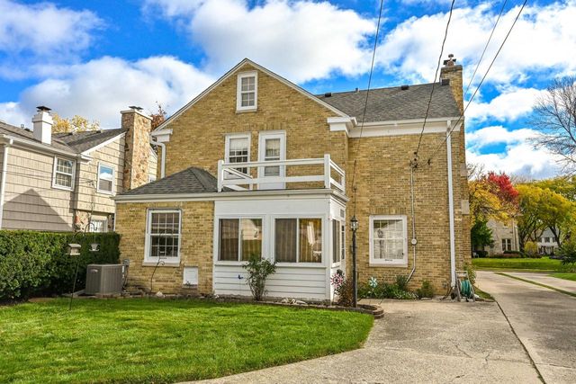 2417 N 96th STREET, Wauwatosa, WI 53226