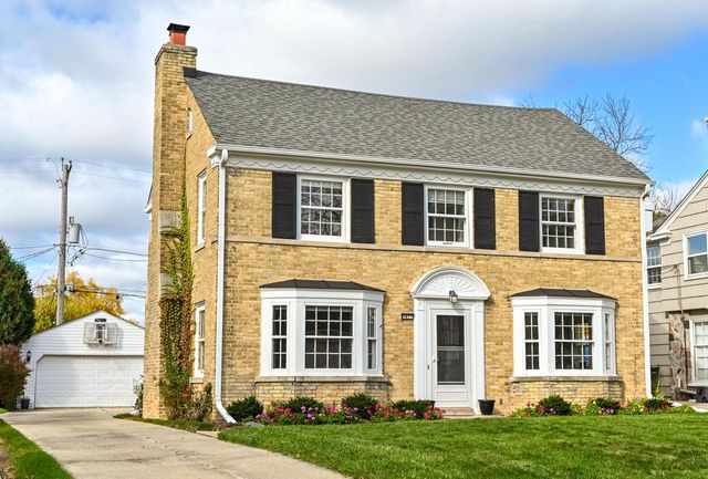 2417 N 96th STREET, Wauwatosa, WI 53226