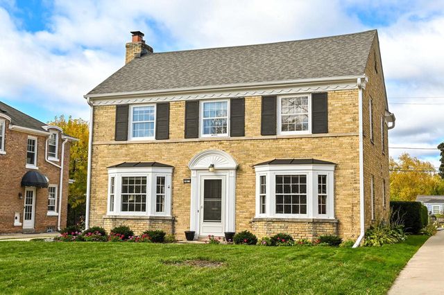 2417 N 96th STREET, Wauwatosa, WI 53226