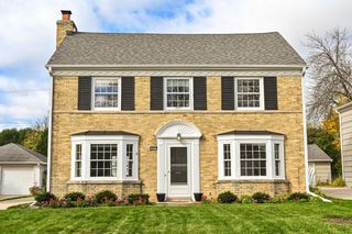 2417 N 96th STREET, Wauwatosa, WI 53226