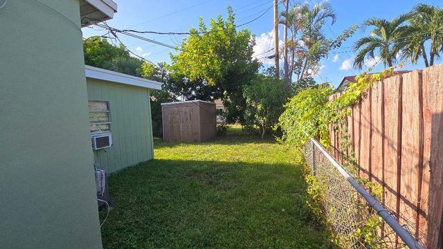 911 NE 58TH Street, Oakland Park, FL 33334