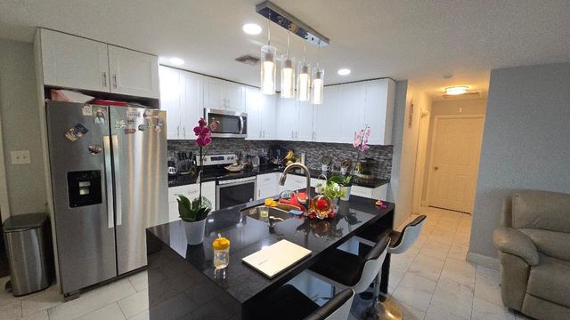 911 NE 58TH Street, Oakland Park, FL 33334