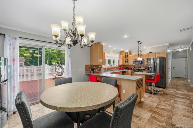 84 Pin Oak Drive, New Windsor, NY 12553