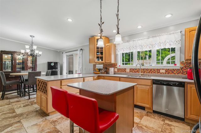 84 Pin Oak Drive, New Windsor, NY 12553