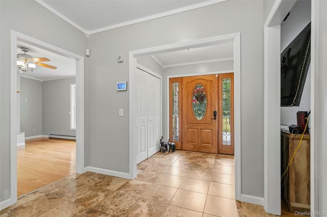84 Pin Oak Drive, New Windsor, NY 12553