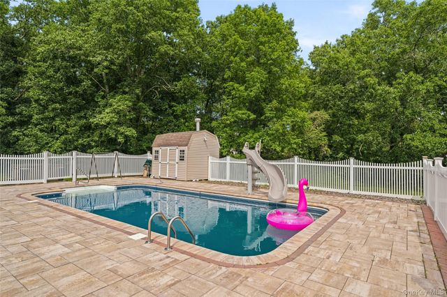 84 Pin Oak Drive, New Windsor, NY 12553