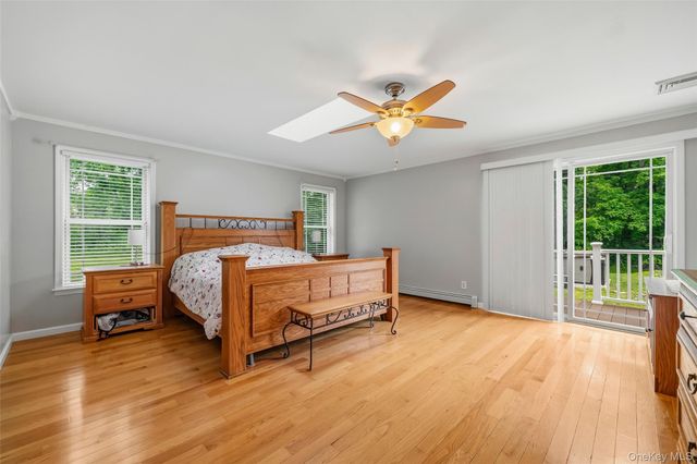84 Pin Oak Drive, New Windsor, NY 12553