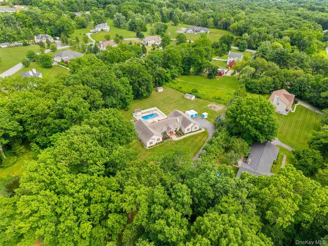 84 Pin Oak Drive, New Windsor, NY 12553