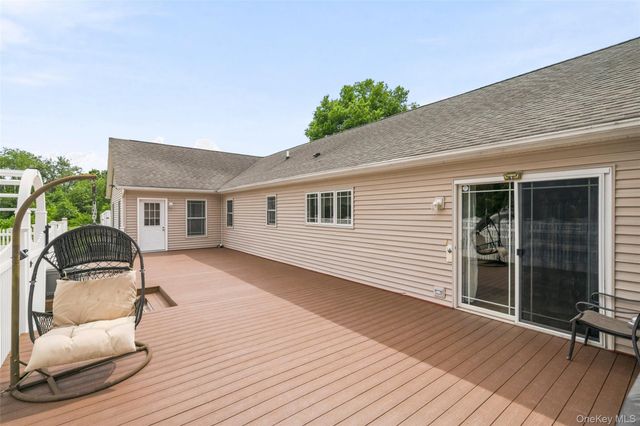 84 Pin Oak Drive, New Windsor, NY 12553