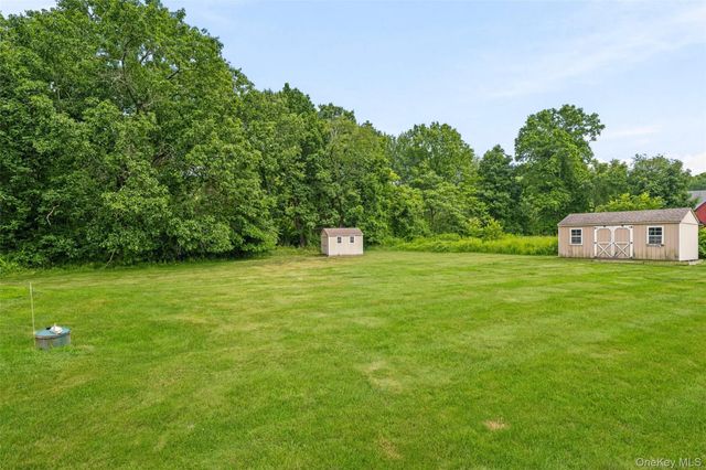 84 Pin Oak Drive, New Windsor, NY 12553