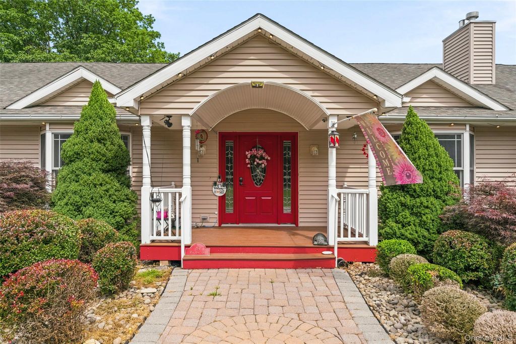 84 Pin Oak Drive, New Windsor, NY 12553 — photo 2