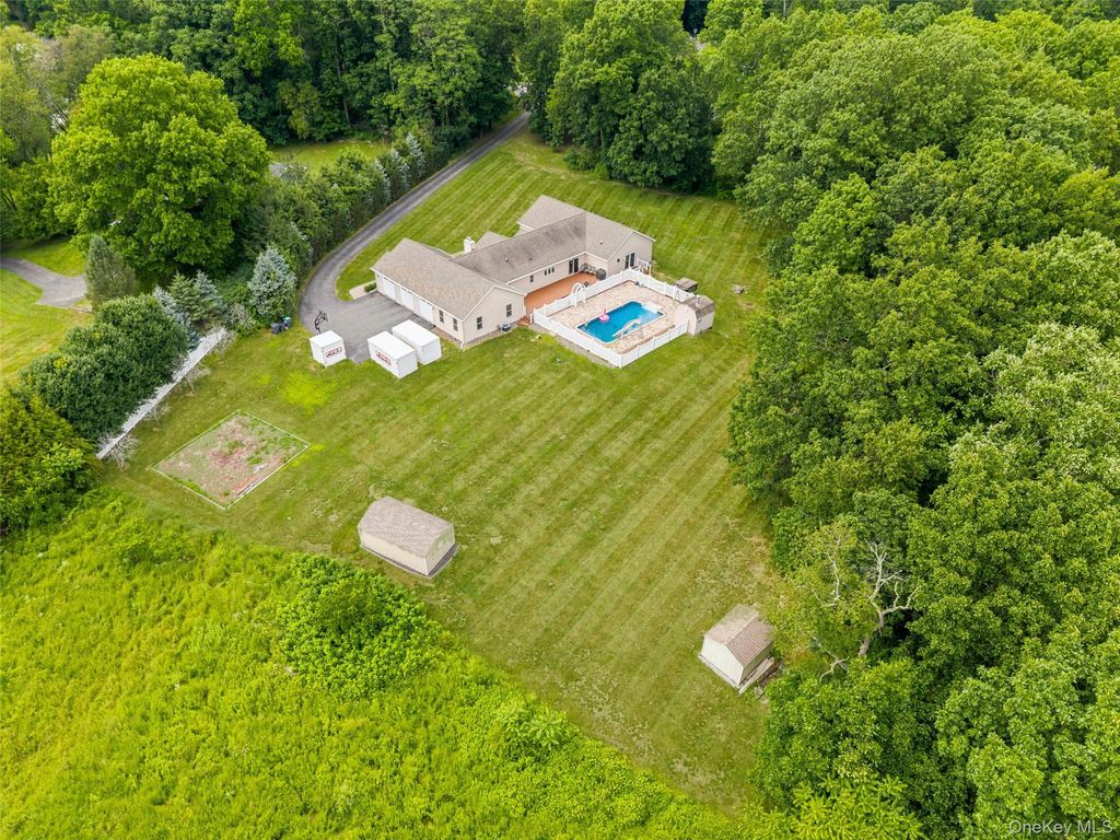 84 Pin Oak Drive, New Windsor, NY 12553 — photo 3