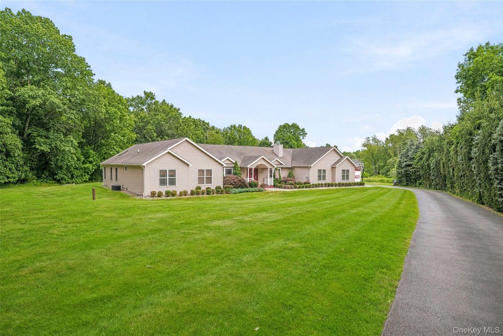 84 Pin Oak Drive, New Windsor, NY 12553 — photo 5