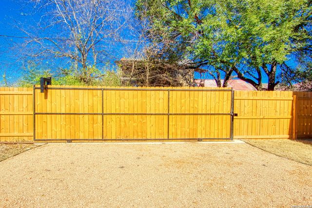 1115 N Palmetto, San Antonio, TX 78202