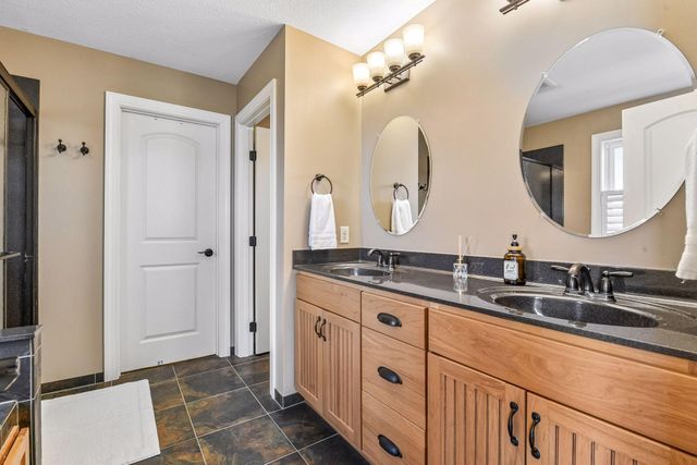 3917 Valencia Lane, Chaska, MN 55318