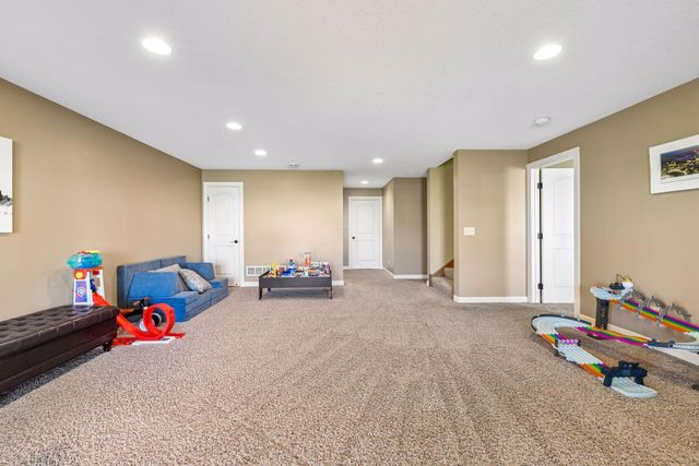 3917 Valencia Lane, Chaska, MN 55318