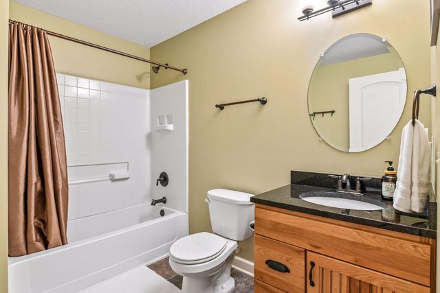 3917 Valencia Lane, Chaska, MN 55318