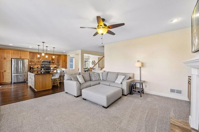 3917 Valencia Lane, Chaska, MN 55318