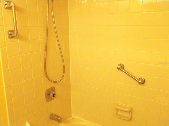 9433 HARBOR GREENS WAY 305, Seminole, FL 33776