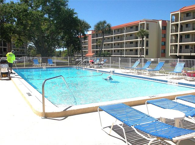 9433 HARBOR GREENS WAY 305, Seminole, FL 33776