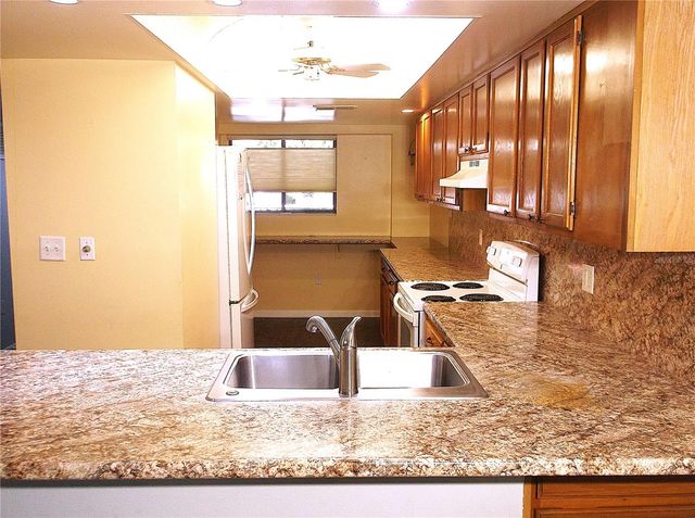 9433 HARBOR GREENS WAY 305, Seminole, FL 33776