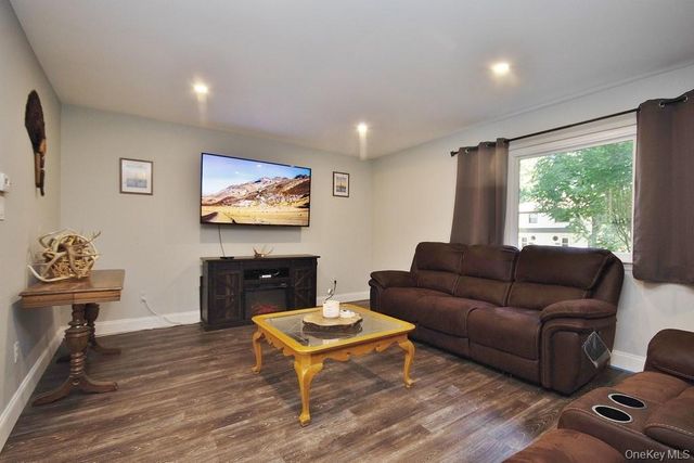 14 Somerset Drive, Suffern, NY 10901