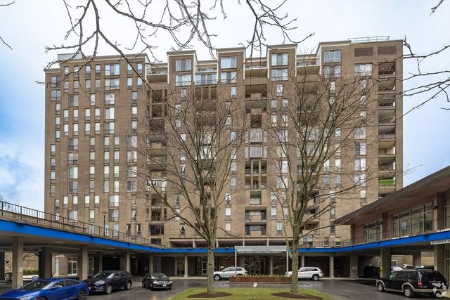 77 Pond Ave 1009, Brookline, MA 02445