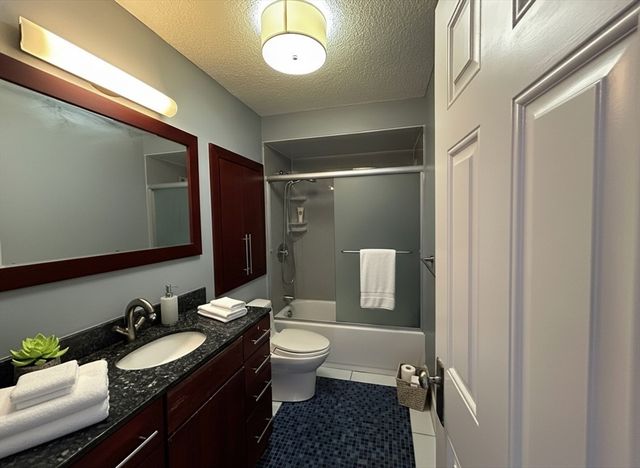 77 Pond Ave 1009, Brookline, MA 02445