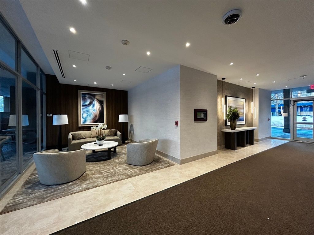 77 Pond Ave 1009, Brookline, MA 02445