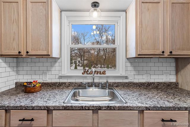 3094 Clayward Drive, Flint, MI 48506