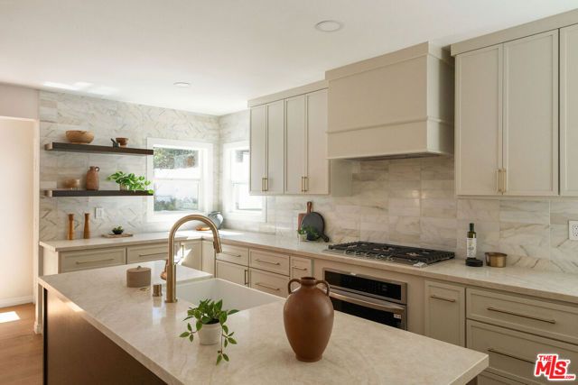 5103 Parkglen Avenue, Los Angeles, CA 90043